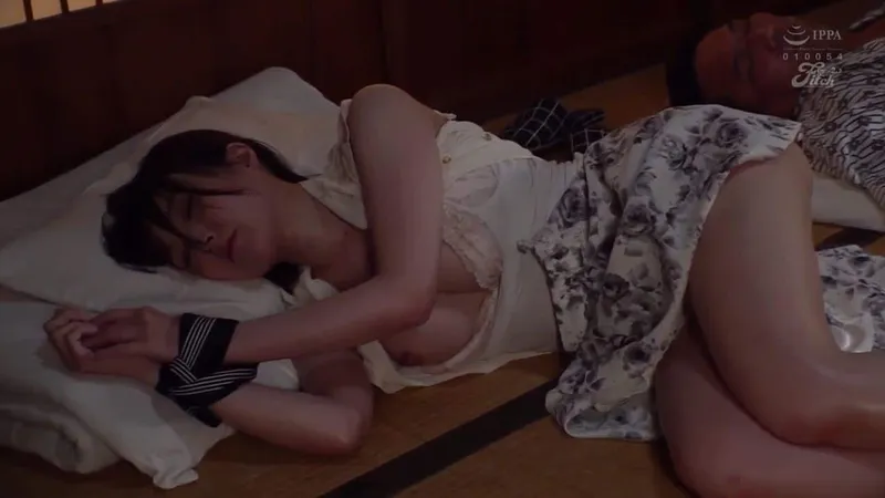 Xin chồng yêu đi công việc với cấp trên, nữ nhân viên rơi vào kế hoạch của ông sếp biến thái