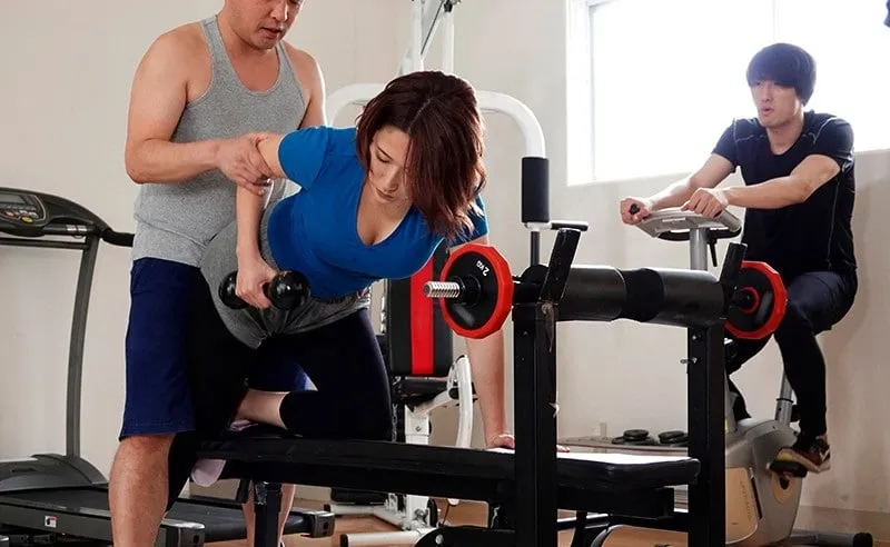 Anh xã phát hiện bà xã ngoại tình với huấn luyện viên thể hình