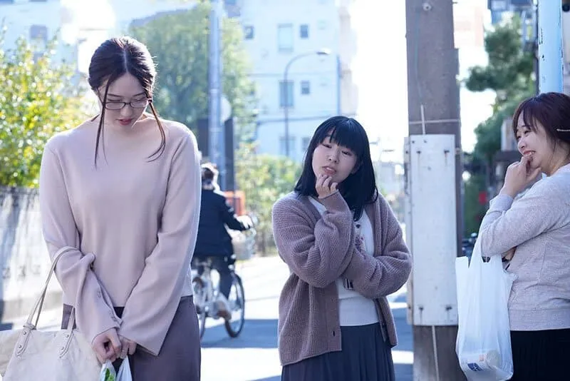 Trả thù mấy mụ nhà bên thường xuyên nói xấu bằng cách “cướp ông xã ả ta”