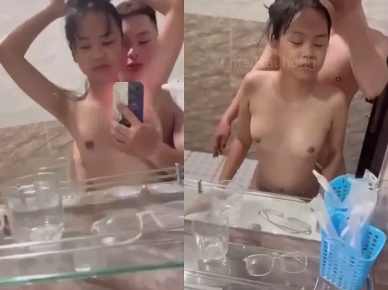 Mảnh khảnh em cùng anh người yêu nện trước gương quay kỉ niệm